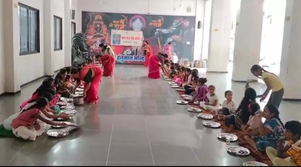 भारत माता सेवा समिति द्वारा 70 कन्याओं का पूजन भारत माता सेवा समिति द्वारा 70 कन्याओं का पूजन