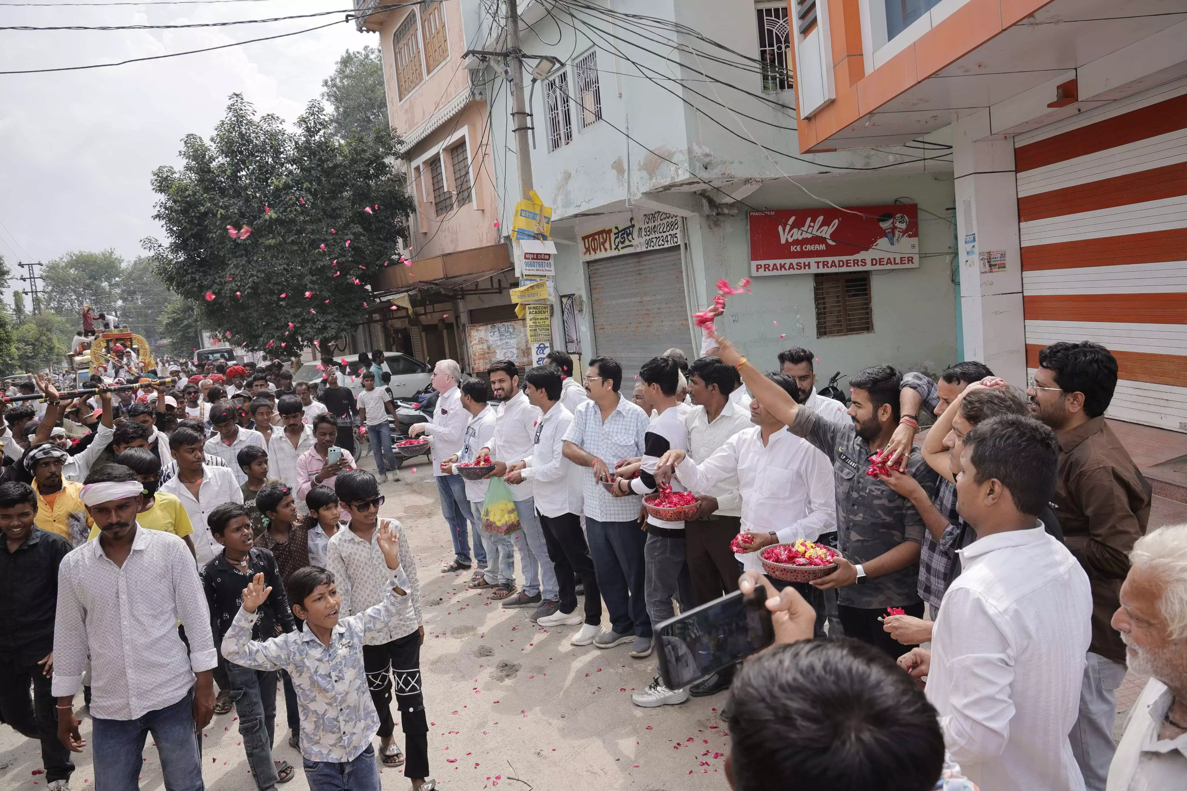 राणा पूंजा जी जयंती पर निकली शोभायात्रा का भाजपा पदाधिकारियों ने किया स्वागत राणा पूंजा जी जयंती पर निकली शोभायात्रा का भाजपा पदाधिकारियों ने किया स्वागत