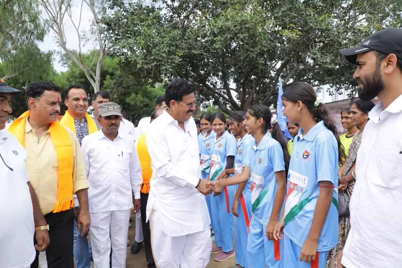 पूर्व सहकारिता मंत्री आंजना ने  क्रीड़ा प्रतियोगिता का किया उद्घाटन