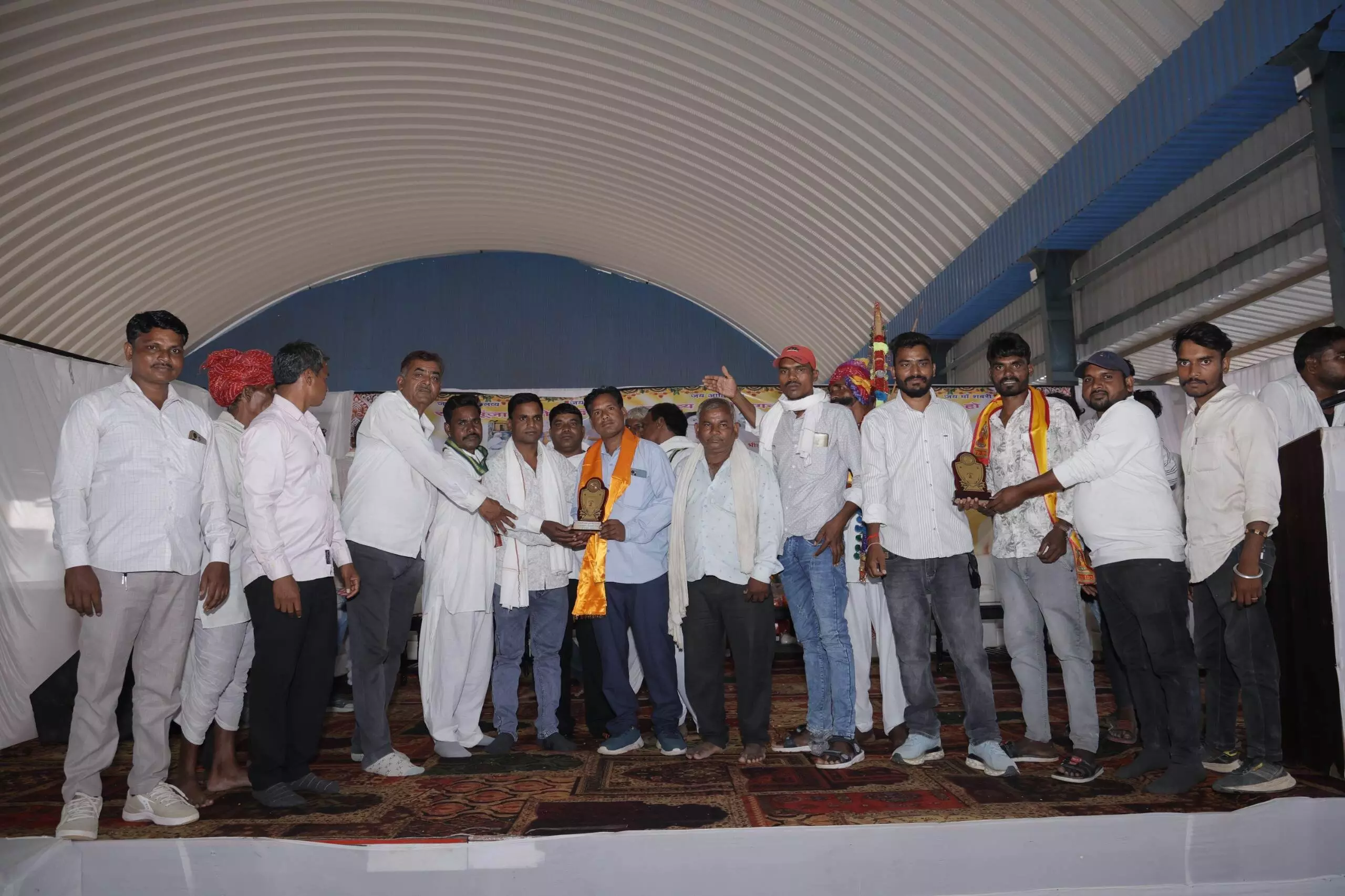 आदिवासी राणा पूंजा जयंती एवं प्रतिभा सम्मान समारोह धूमधाम से मनाया