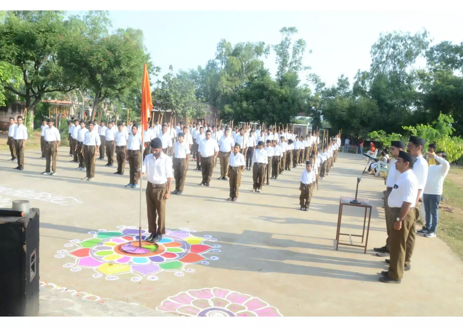 राष्ट्रीय स्वयंसेवक संघ के तत्वावधान में महुआखुर्द मे विजयादशमी उत्सव मनाया राष्ट्रीय स्वयंसेवक संघ के तत्वावधान में महुआखुर्द मे विजयादशमी उत्सव मनाया