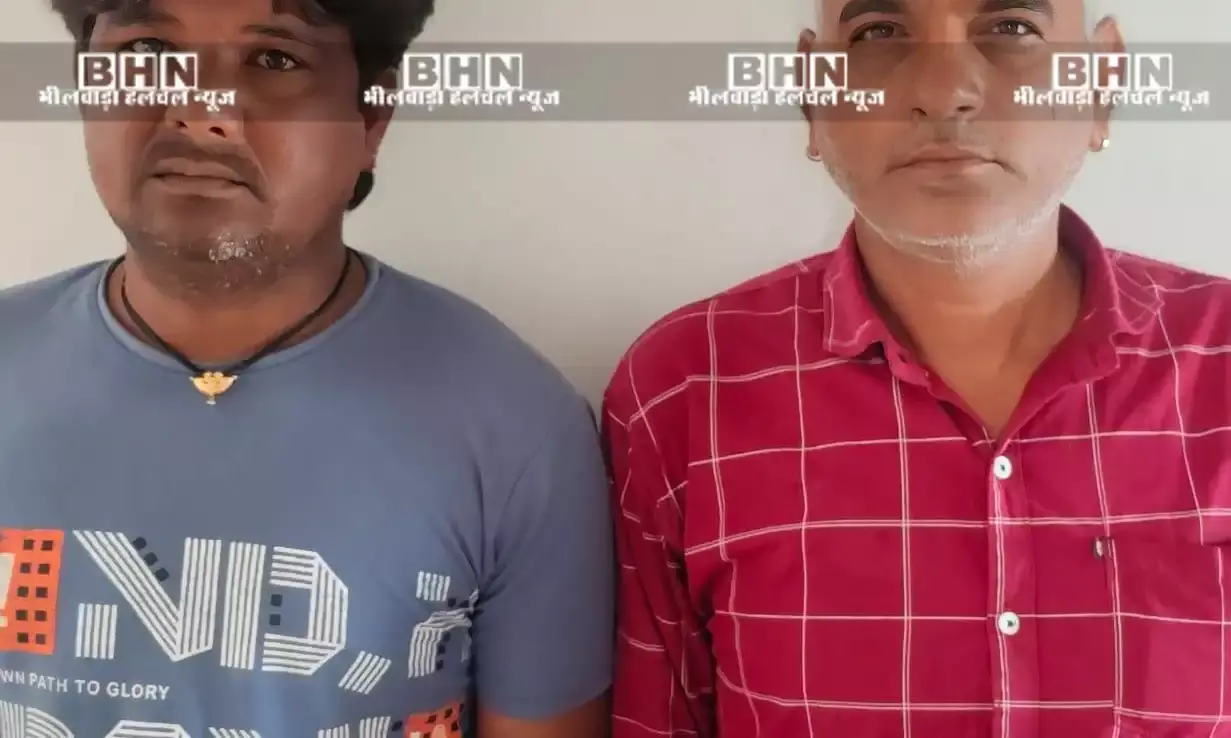 बाइक पर तीन पेटी दारू ले जाते दो तस्कर गिरफ्तार, 144 पव्वे जब्त