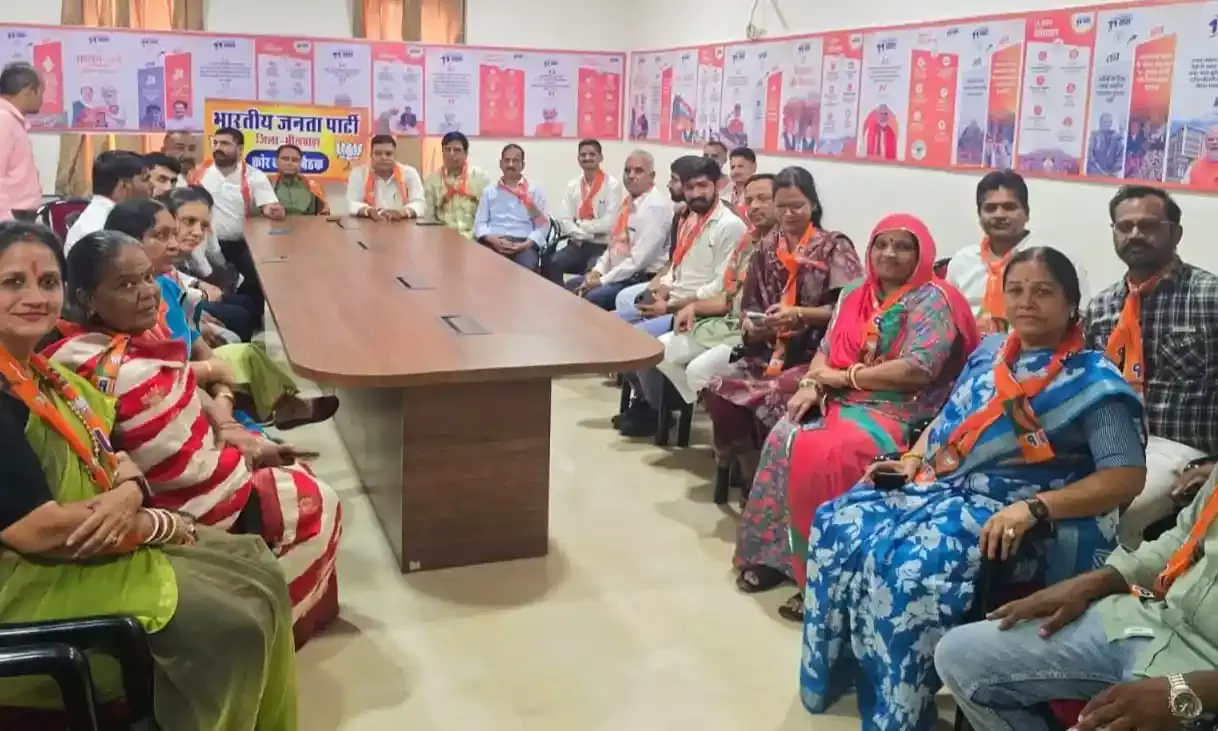 स्वदेशी वस्तुओं को अपनाने से लेकर प्रचार प्रसार द्वारा समाज में जागरूकता लायेगे