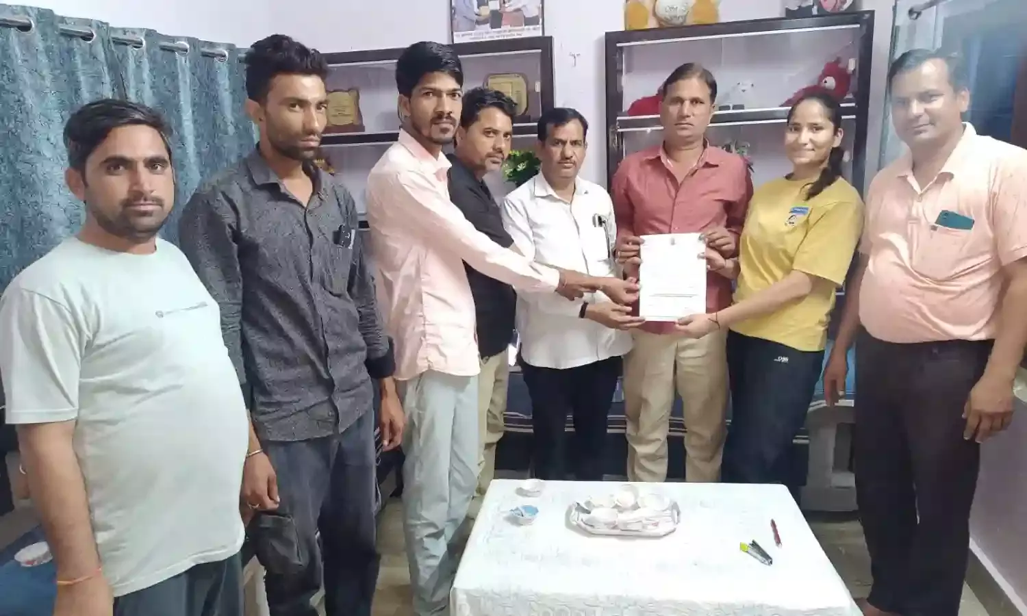 मेधावी छात्राओं को अयोध्या दर्शन के लिए हवाई यात्रा का तोहफा