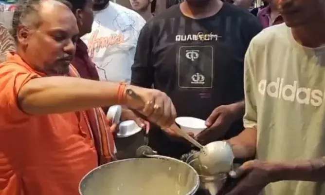 भीलवाड़ा में शरद पूर्णिमा उत्सव की धूम: चांदनी रात में खीर का लगा भोग,प्रसाद के लिए मंदिरों में उमड़ी श्रद्धा की भीड़