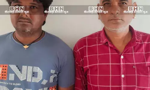 बाइक पर तीन पेटी दारू ले जाते दो तस्कर गिरफ्तार, 144 पव्वे जब्त