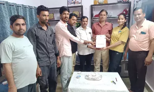 मेधावी छात्राओं को अयोध्या दर्शन के लिए हवाई यात्रा का तोहफा