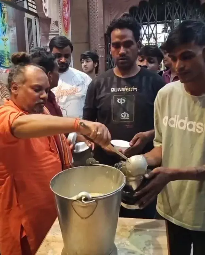 भीलवाड़ा में शरद पूर्णिमा उत्सव की धूम: चांदनी रात में खीर का लगा भोग,प्रसाद के लिए मंदिरों में उमड़ी श्रद्धा की भीड़