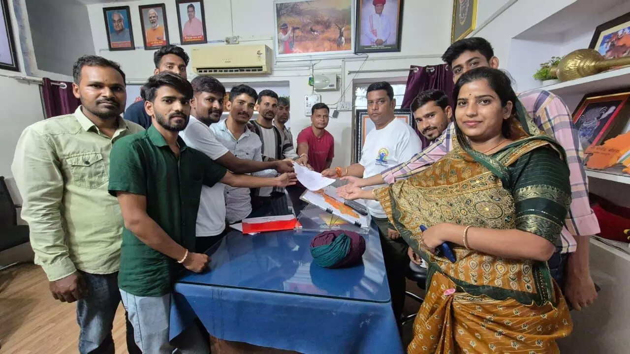 शाहपुरा ब्लॉक के अस्थाई योग प्रशिक्षकों ने मानदेय न मिलने पर विधायक और बीएमएचओ को ज्ञापन सौंपा शाहपुरा ब्लॉक के अस्थाई योग प्रशिक्षकों ने मानदेय न मिलने पर विधायक और बीएमएचओ को ज्ञापन सौंपा