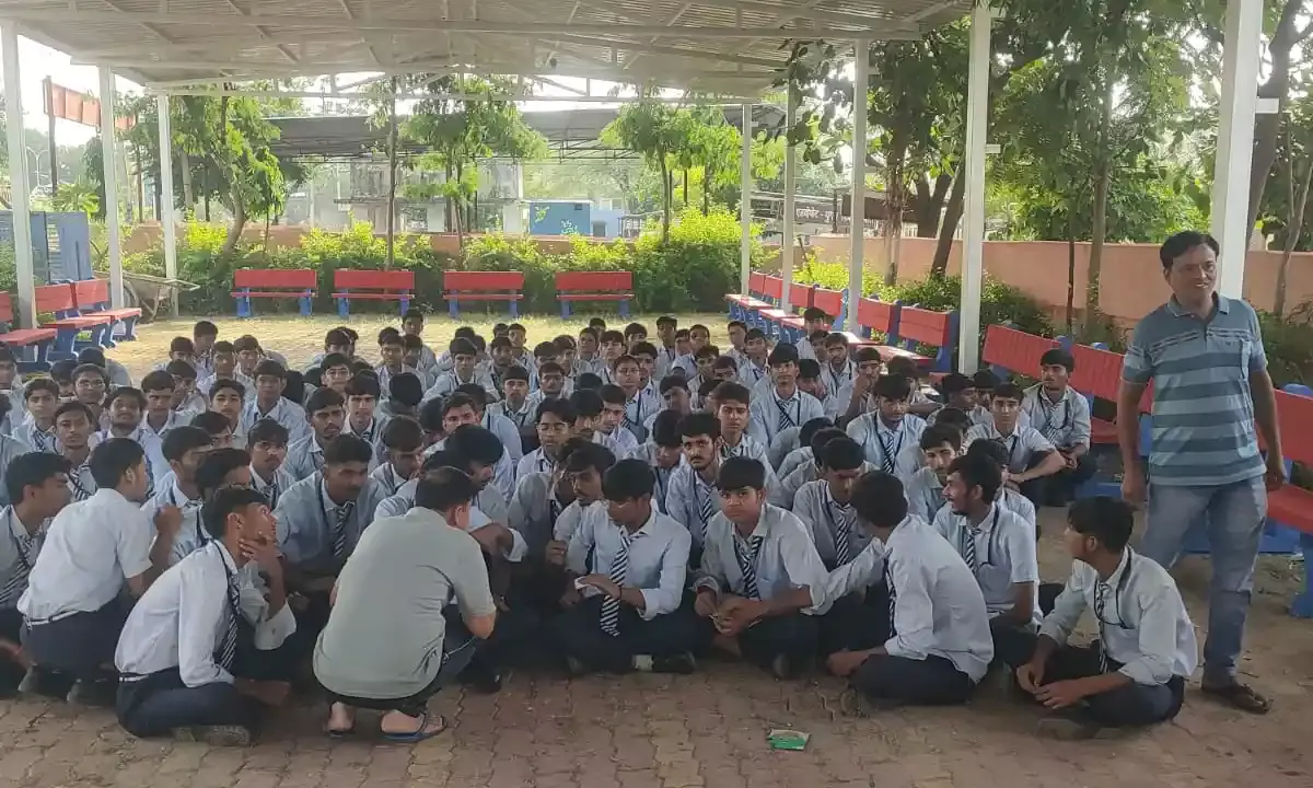 हुरड़ा नवोदय विद्यालय में जातिगत भेदभाव के आरोप, छात्रों का उपखंड कार्यालय पर प्रदर्शन