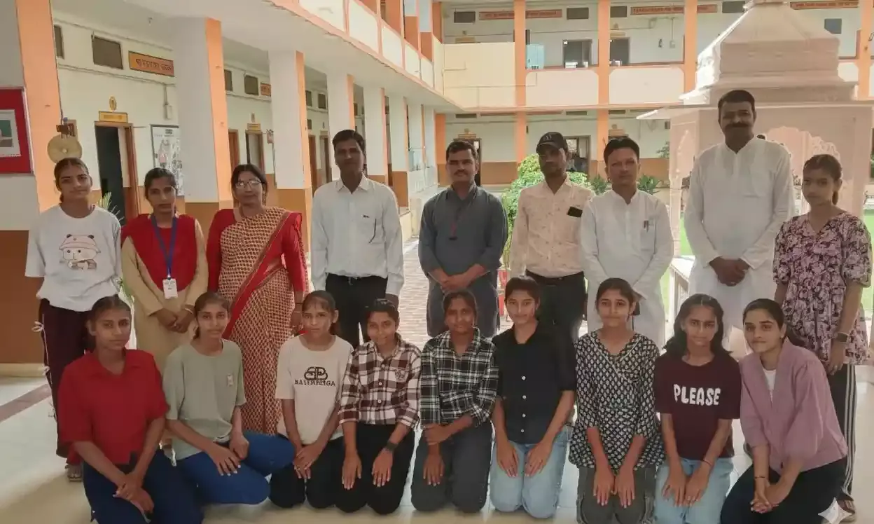 प्रांत स्तरीय 17 वर्ष छात्रा कबड्डी प्रतियोगिता में भाग लेने हेतु शाहपुरा टीम रवाना