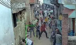 भीलवाड़ा: लुहारिया गांव में कीचड़ फेंकने के विवाद में दो पक्षों में पत्थरबाजी, 5 घायल