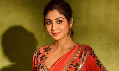 60 करोड़ की ठगी केस में एक्ट्रेस शिल्पा शेट्टी से 5 घंटे तक पूछताछ, EOW ने दर्ज किया बयान 60 करोड़ की ठगी केस में एक्ट्रेस शिल्पा शेट्टी से 5 घंटे तक पूछताछ, EOW ने दर्ज किया बयान