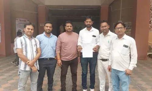 महात्मा गांधी अस्पताल में नर्सिंग स्टाफ की कमी को लेकर नर्सेज यूनियन ने सौंपा ज्ञापन