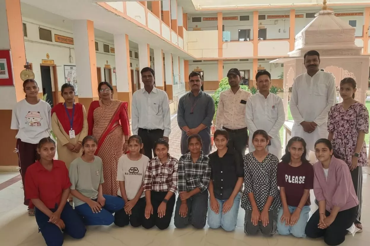 प्रांत स्तरीय 17 वर्ष छात्रा कबड्डी प्रतियोगिता में भाग लेने हेतु शाहपुरा टीम रवाना