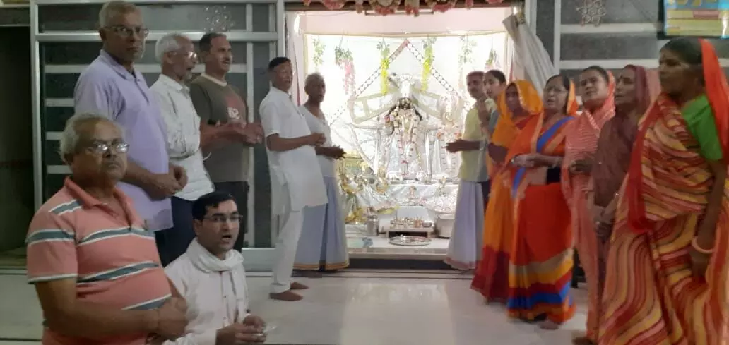 शरद पूर्णिमा पर मथुराधीश मंदिर में भक्ति संध्या और खीर का भोग, श्रद्धा से ओतप्रोत हुआ वातावरण शरद पूर्णिमा पर मथुराधीश मंदिर में भक्ति संध्या और खीर का भोग, श्रद्धा से ओतप्रोत हुआ वातावरण