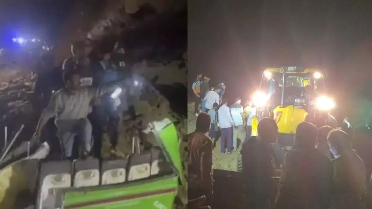 बस पर पहाड़ी से मलबा गिरा:18 लोगों की मौत बस पर पहाड़ी से मलबा गिरा:18 लोगों की मौत