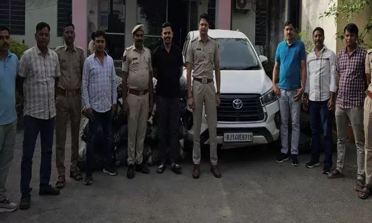 उदयपुर में पुलिस और तस्करों में मुठभेड़ — सवा करोड़ का डोडा-चूरा बरामद, इनोवा कार जब्त; बदमाशों ने की फायरिंग