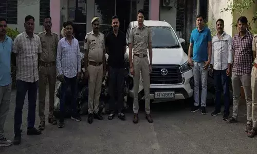 उदयपुर में पुलिस और तस्करों में मुठभेड़ — सवा करोड़ का डोडा-चूरा बरामद, इनोवा कार जब्त; बदमाशों ने की फायरिंग