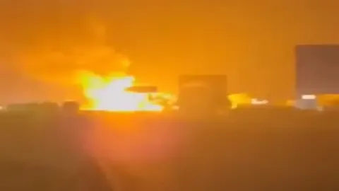 जयपुर-अजमेर हाईवे पर भीषण हादसा: LPG ट्रक में लगी आग से 7 वाहन झुलसे, 2 की मौत — धमाकों से दहला इलाका