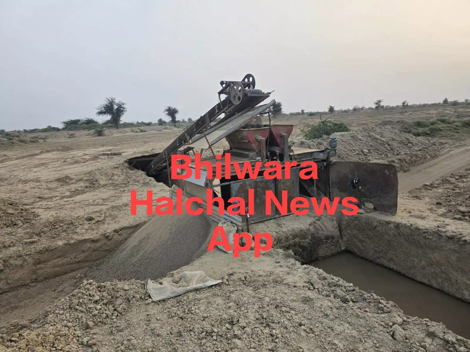 6 सेपरेटर मशीनें व ट्रैक्टर जब्त, अवैध खनन माफिया में हड़कंप 6 सेपरेटर मशीनें व ट्रैक्टर जब्त, अवैध खनन माफिया में हड़कंप