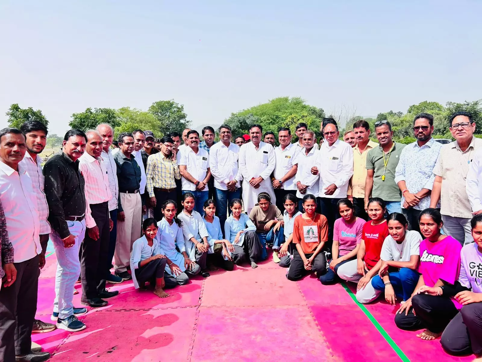 सांसद खेल महोत्सव 2025 में उमड़ा जोश, एराल में शुरू हुआ पंचायत स्तरीय खेल उत्सव सांसद खेल महोत्सव 2025 में उमड़ा जोश, एराल में शुरू हुआ पंचायत स्तरीय खेल उत्सव