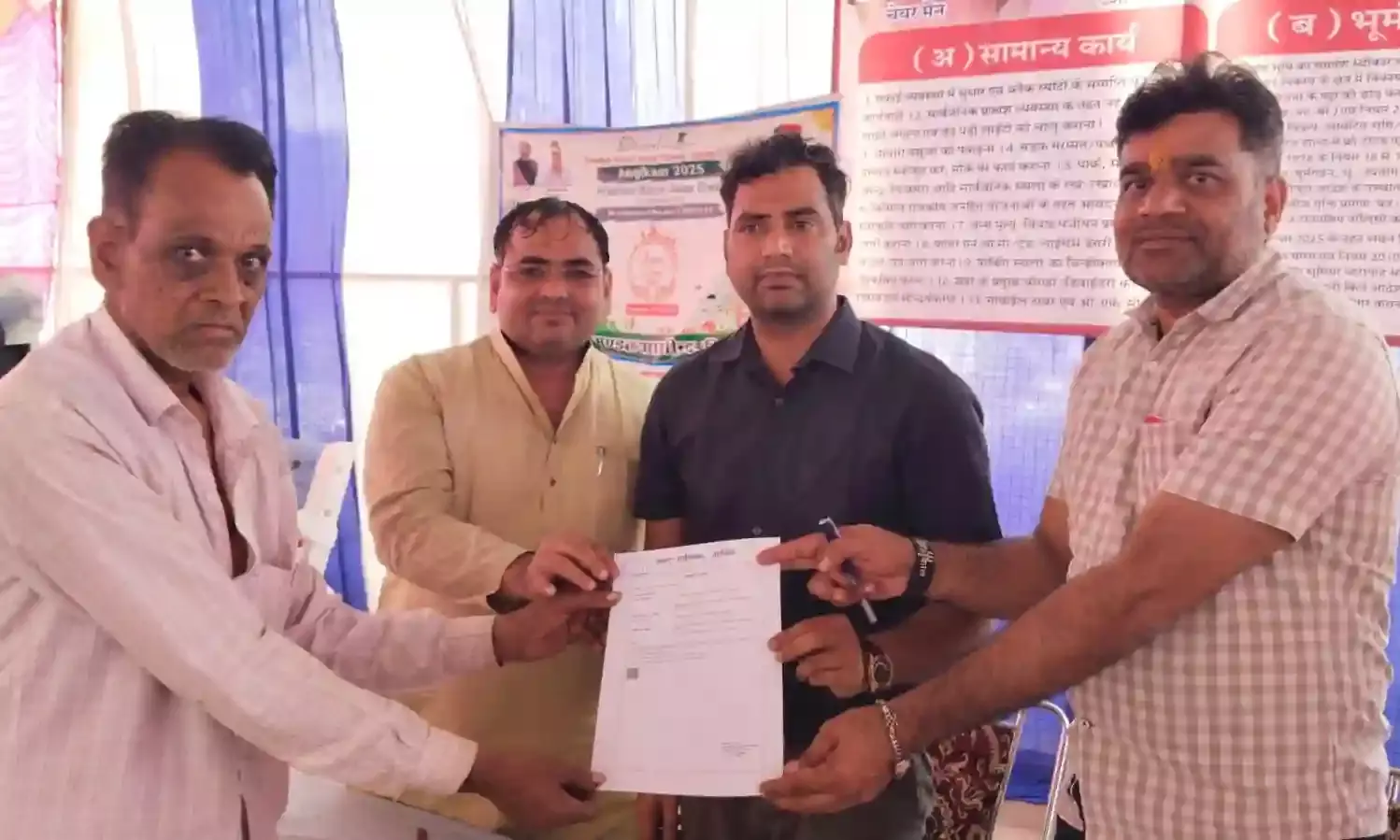 आसींद में शहरी सेवा शिविर का आयोजन आसींद उपखंड अधिकारी परमजीत सिंह ने किया शिविर का औचक निरीक्षण