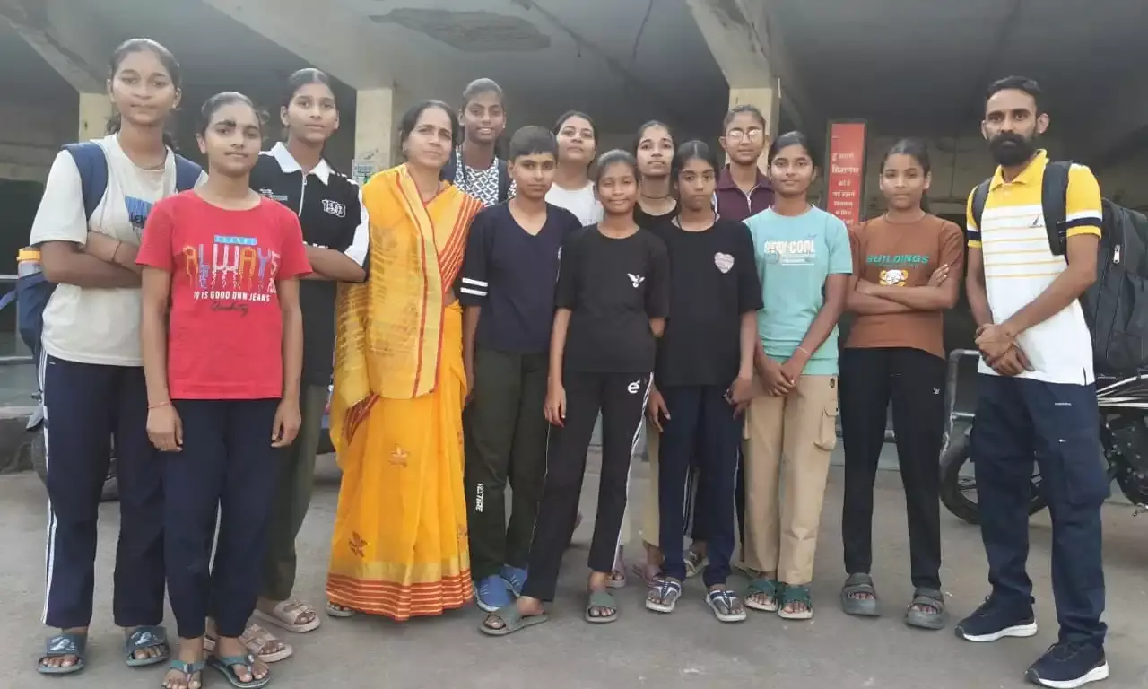 अखिल भारतीय स्तर वॉलीबॉल प्रतियोगिता के लिए शाहपुरा की टीम रवाना