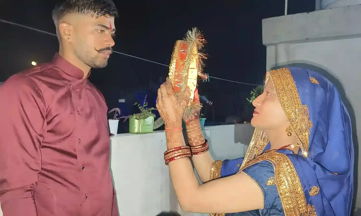 अखंड सौभाग्य सुहाग की कामना को लेकर महिलाओं ने रखा करवा चौथ का व्रत