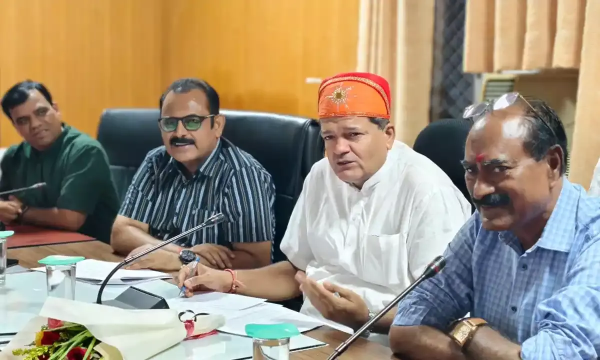 खाद्य एवं नागरिक आपूर्ति मंत्री श्री सुमित गोदारा ने राजसमंद कलेक्ट्रेट में ली समीक्षा बैठक