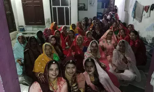 गांव घोसुण्डा में करवा चौथ व्रत का आयोजन