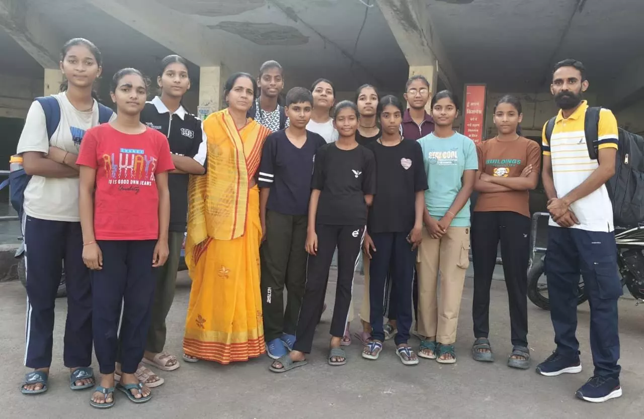 अखिल भारतीय स्तर वॉलीबॉल प्रतियोगिता के लिए शाहपुरा की टीम रवाना