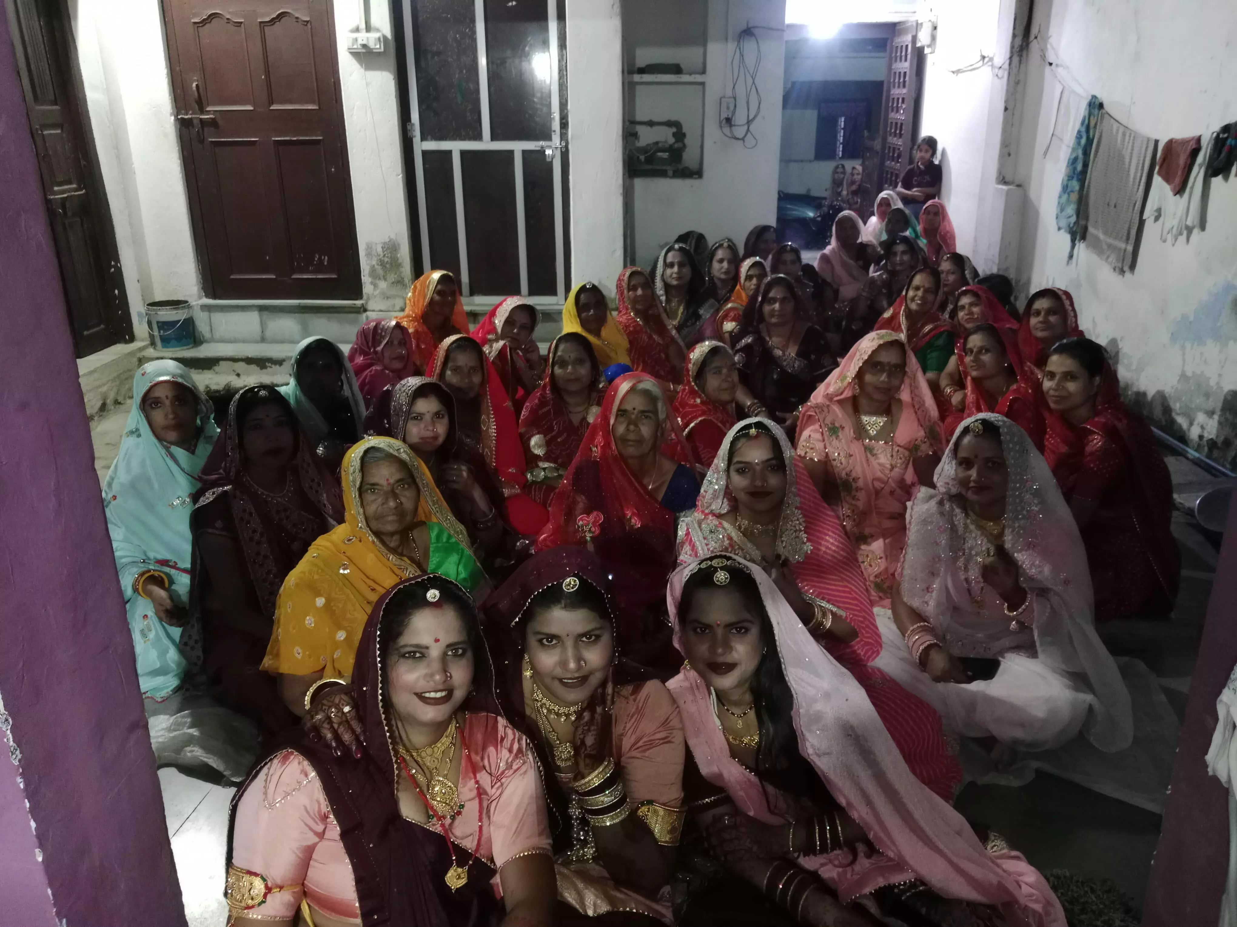 गांव घोसुण्डा में करवा चौथ व्रत का आयोजन