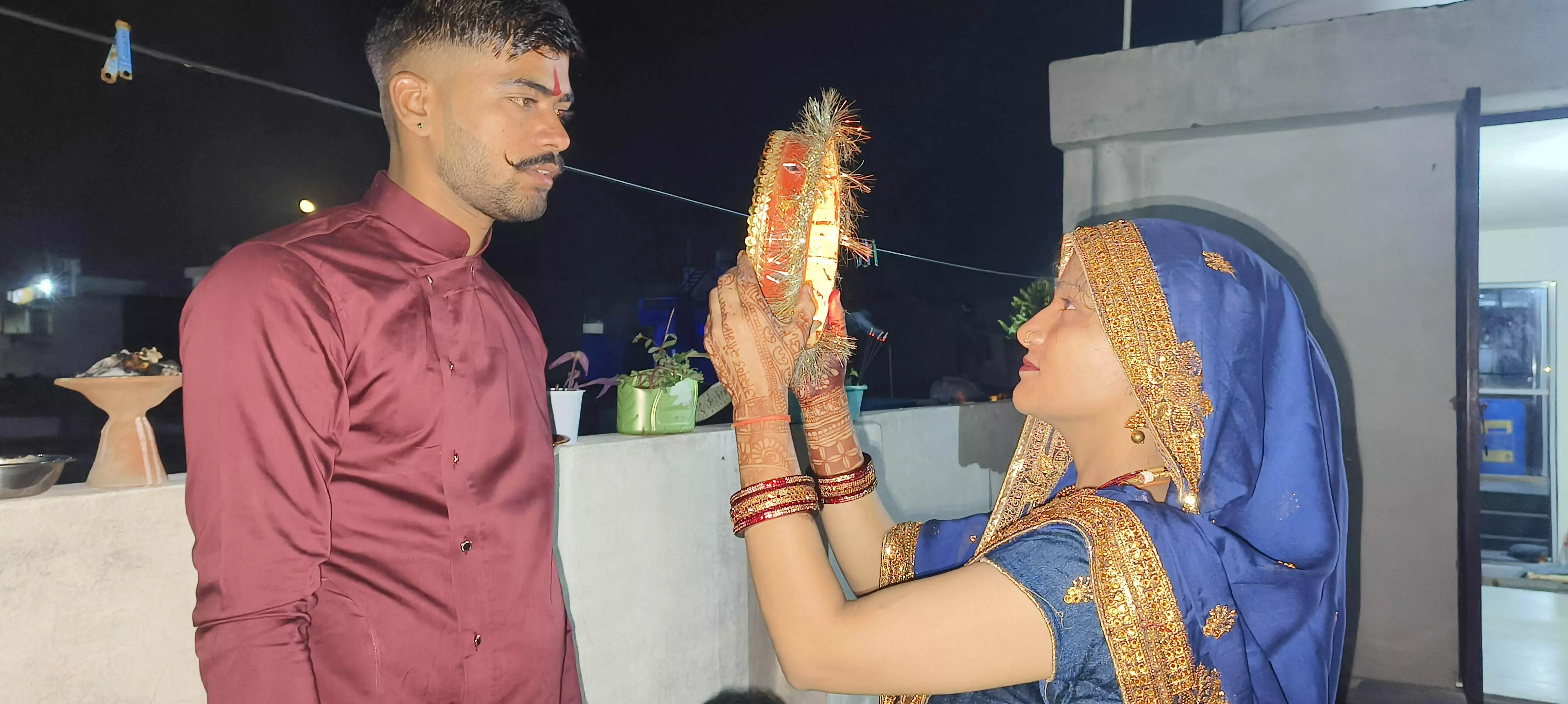 अखंड सौभाग्य सुहाग की कामना को लेकर महिलाओं ने रखा करवा चौथ का व्रत