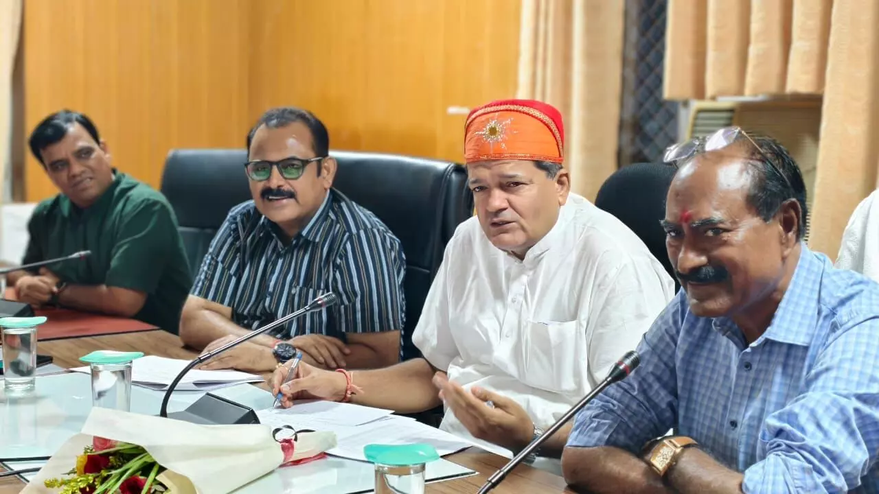 खाद्य एवं नागरिक आपूर्ति मंत्री श्री सुमित गोदारा ने राजसमंद कलेक्ट्रेट में ली समीक्षा बैठक