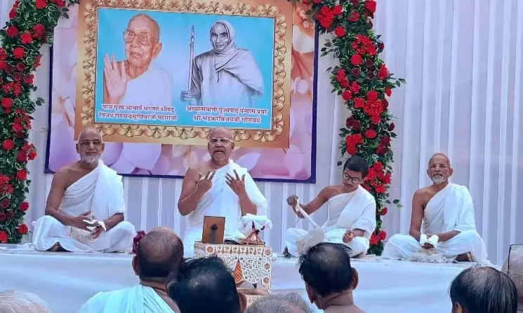 गृहस्थ जीवन में कदम कदम पर हिंसा है : जैनाचार्य रत्नसेन सूरीश्वर महाराज