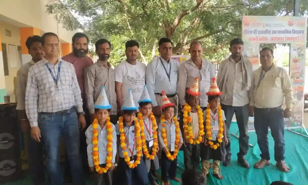 पीएम श्री विद्यालय बाकरा में टी.एल.एम. शिक्षण सामग्री का वितरण