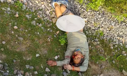 चलती ट्रेन से गिरने से युवक की मौत, गुटखा थूकते समय हुआ हादसा चलती ट्रेन से गिरने से युवक की मौत, गुटखा थूकते समय हुआ हादसा