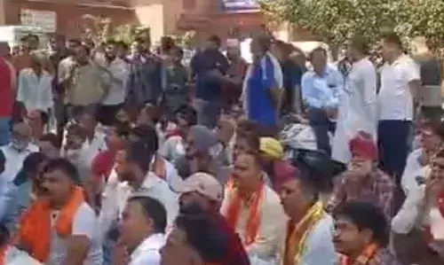 अलवर में युवक की पीट-पीटकर हत्या, सिर तन से जुदा के नारे लगाए — चचेरे भाई का हाथ टूटा, 13 पर केस दर्ज