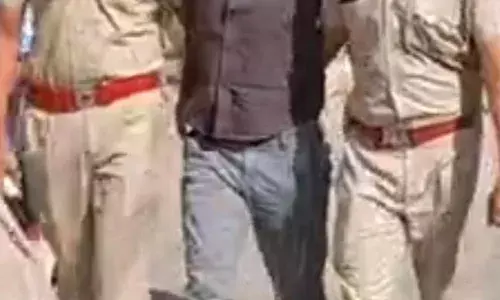 नाबालिग निरुद्ध, पिस्टल बरामद, बाजार में निकाली पैदल परेड