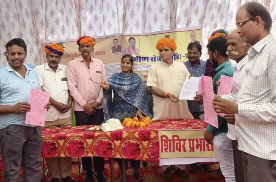 मुकुनपुरिया में शिविर के दौरान विधायक खंडेलवाल ने किए विकास कार्यों का लोकार्पण, घोड़े पर निकली बिन्दौली