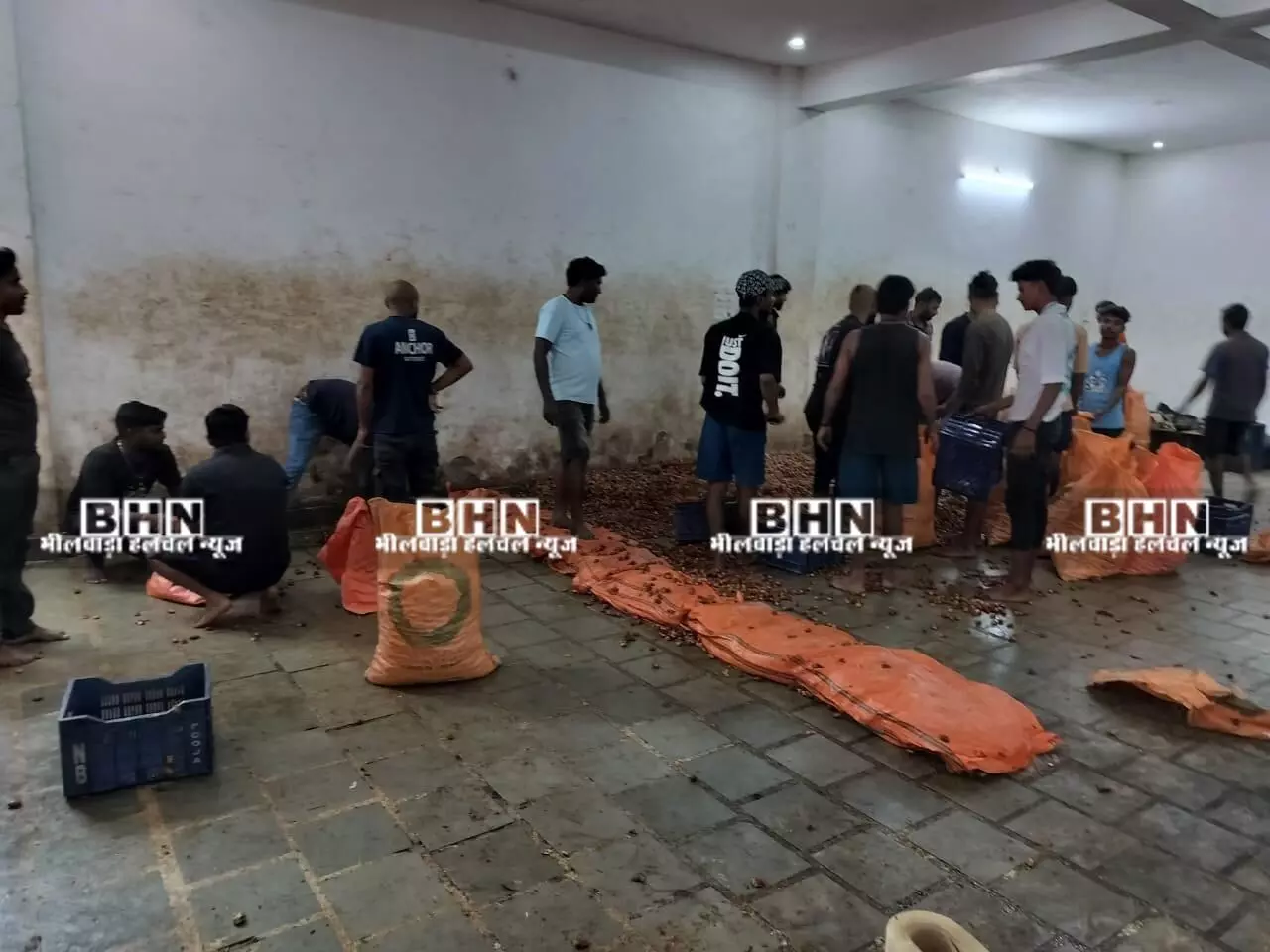 दीपावली से पहले 1000 किलो खजूर नष्ट, 39 खाद्य नमूने लिए गए दीपावली से पहले 1000 किलो खजूर नष्ट, 39 खाद्य नमूने लिए गए