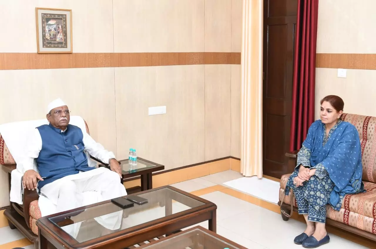 राज्यपाल  बागड़े पहुंचे उदयपुर, अधिकारियों ने की अगवानी