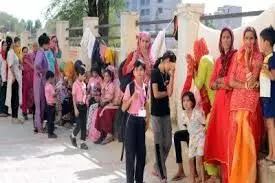 सोशल मीडिया इंफ्लुएंसर ‘मां’ ने रोटियों में जहर मिलाकर बच्चों  खिलाया और  खुद  ने खाया , सभी की  मौत