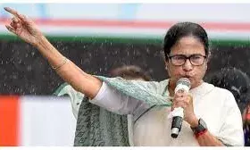 लड़की रात साढ़े 12 बजे कॉलेज से बाहर कैसे आई? पुलिस कर रही जांच, CM ममता ने किया बयान”