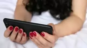 न्यूड वीडियो कॉल से ब्लैकमेलिंग — मकान और 25 लाख की डिमांड, व्यापारी ने की सुसाइड की कोशिश