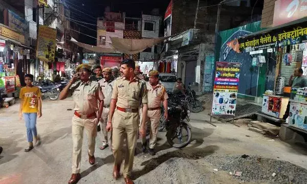 हमीरगढ़ में पुलिस का फ्लैग मार्च, त्यौहारों को शांति व सौहार्द के साथ मनाने की अपील हमीरगढ़ में पुलिस का फ्लैग मार्च, त्यौहारों को शांति व सौहार्द के साथ मनाने की अपील