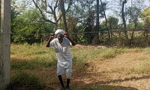 रिछडा में ऊंकार बैरवा के खेत पर पेश लाइन वंचित, अधिकारी सुनवाई नहीं कर रहे है