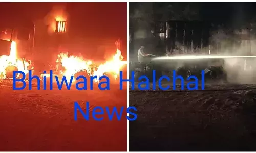 भीलवाड़ा-सडक़ पर चलते ट्रेलर में स्पार्किंग, लगी भीषण आग, कबाड़ में तब्दील हुआ केबिन, ड्राइवर ने कूदकर अपनी जान बचाई