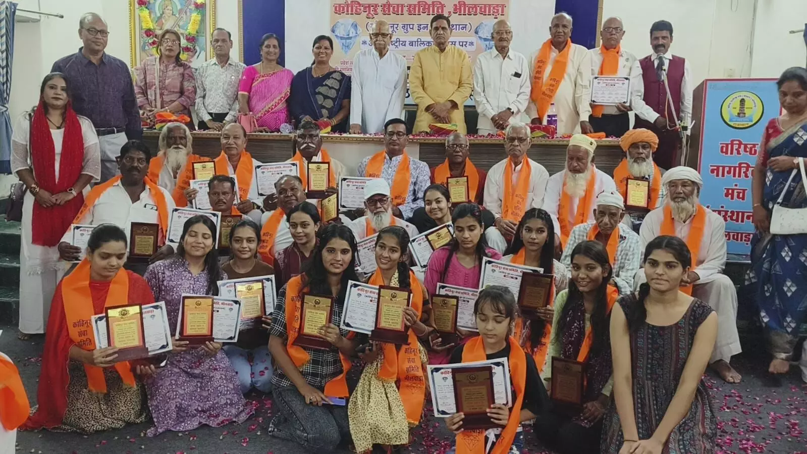 अंतरराष्ट्रीय बालिका दिवस पर दिलाई.शपथ किया 45 प्रतिभाओं को सम्मानित अंतरराष्ट्रीय बालिका दिवस पर दिलाई.शपथ किया 45 प्रतिभाओं को सम्मानित